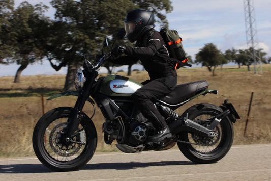 5 señales de que necesitas cambiar tu equipaje de moto