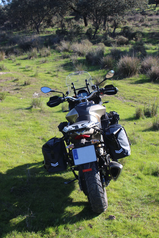 Checklist de verano: qué llevar en tu moto para un viaje de varios días sin agobios
