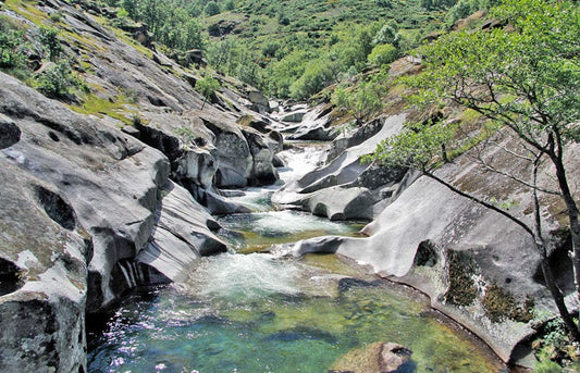 3 piscinas naturales de Extremadura a las que llegar en moto este verano